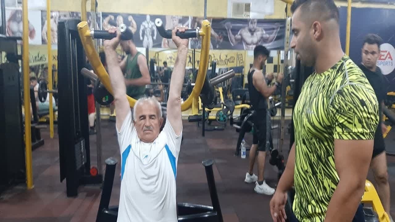 کوهنورد ۷۰ ساله آماده فتح سبلان