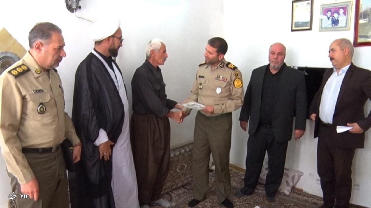 دیدار جمعی از مسئولان با خانواده شهدا در مهاباد