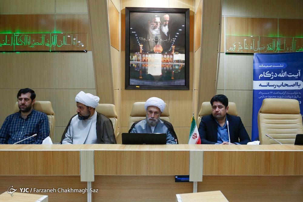نشست صمیمانه امام جمعه شیراز با اصحاب رسانه/ انتقادپذیر باشیم + تصاویر