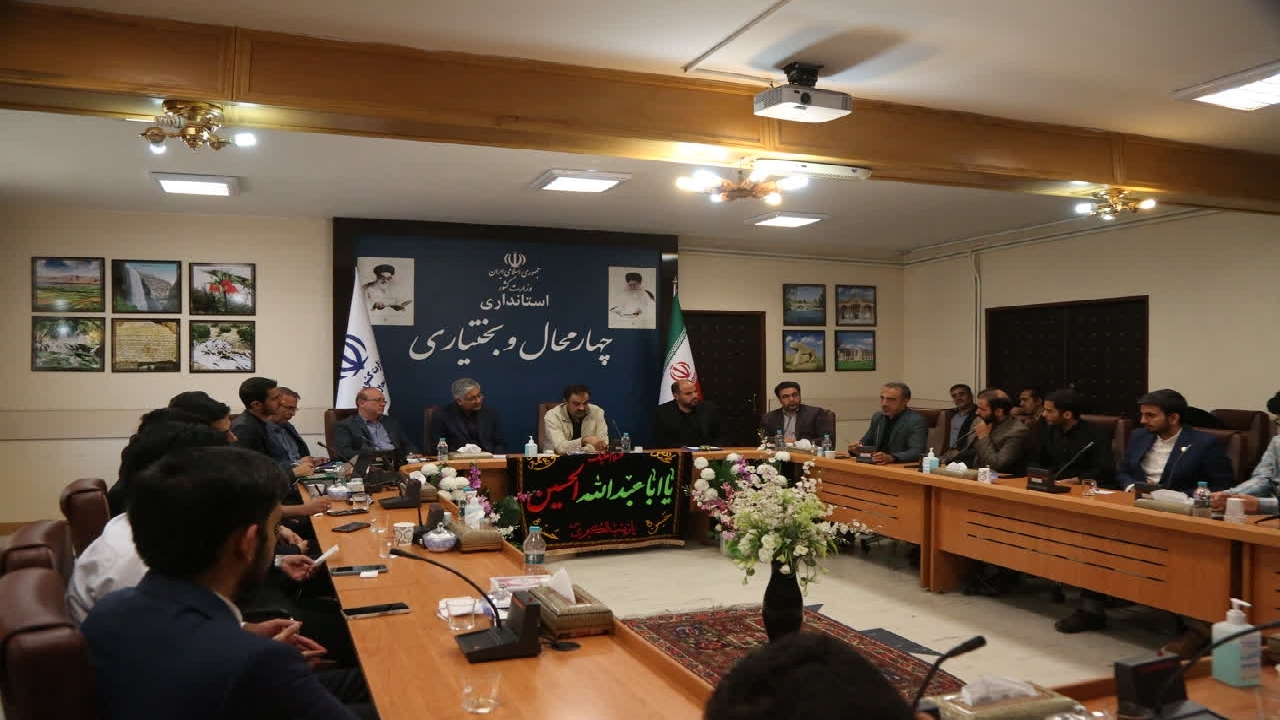 جای نخبگان در بخش تشکل‌ها خالی است