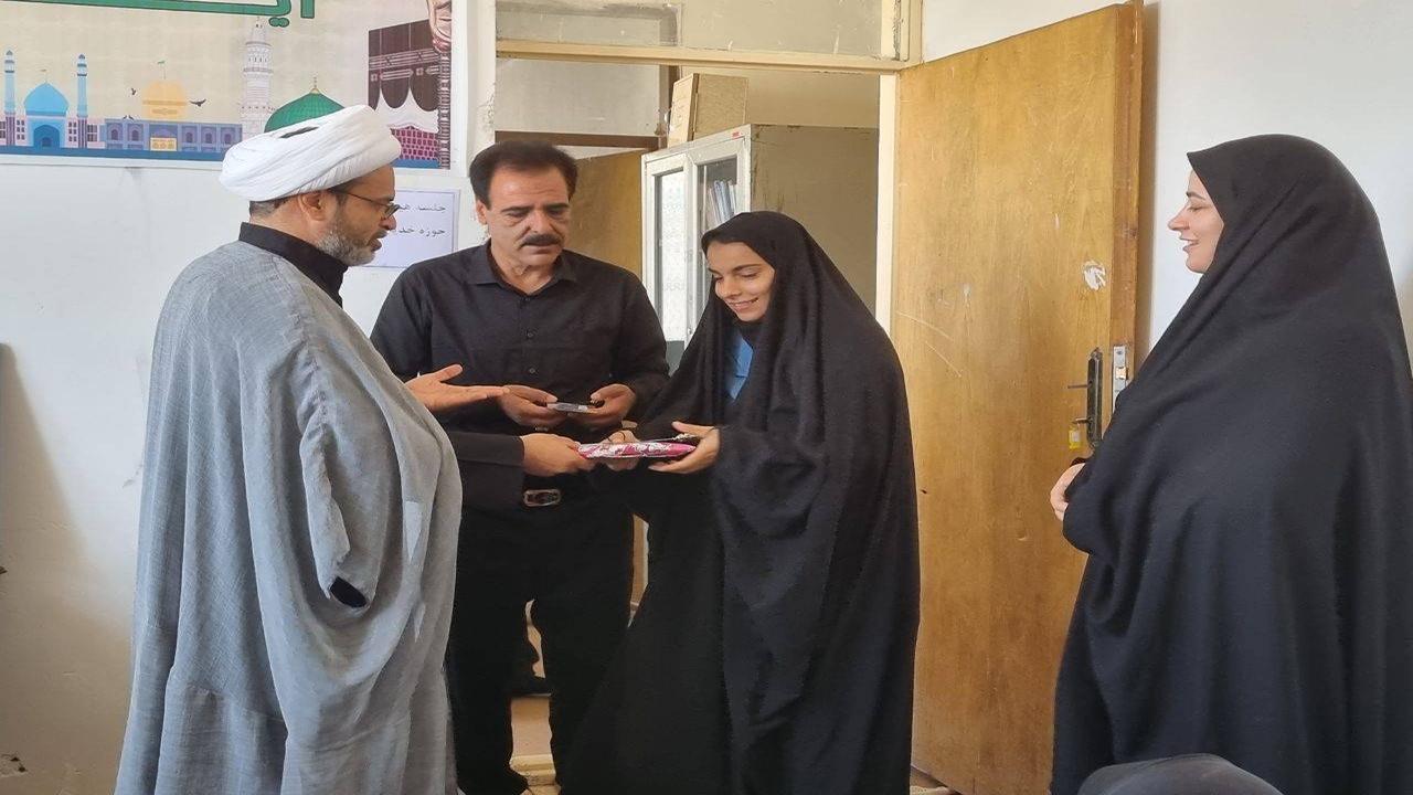 تجلیل بسیجیان از خبرنگاران