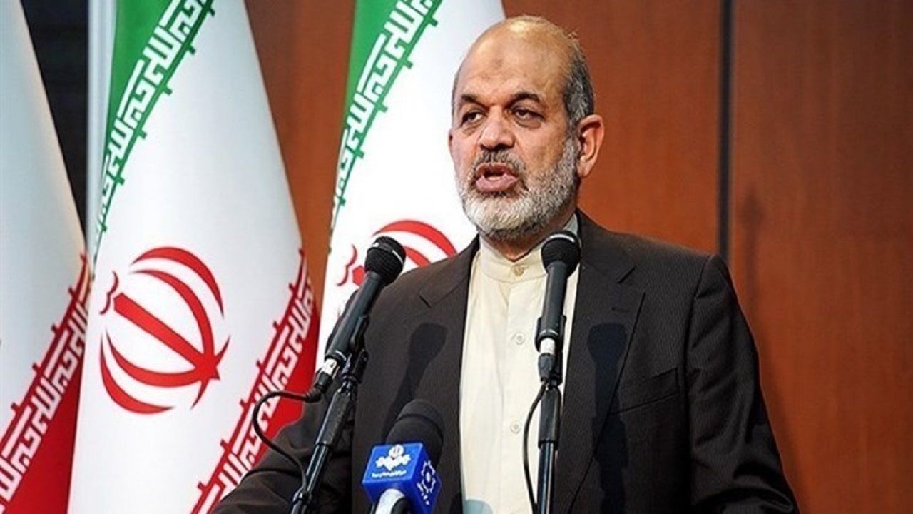 زیرساخت‌ها برای زائران اربعین تامین شده است / استانداران و فرمانداران تغییر نمی‌کنند