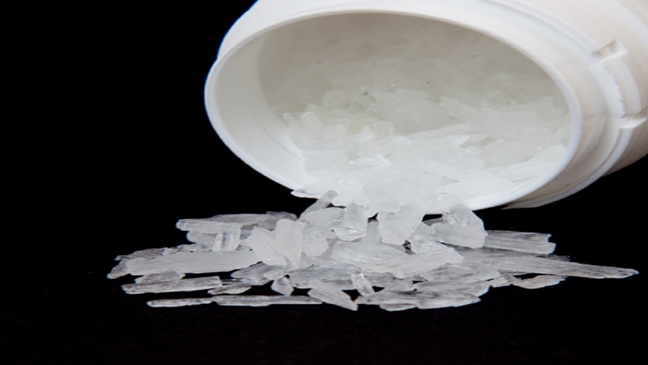 سوداگر مرگ با ۳۲۰ بسته «کریستال» در مشهد دستگیر شد 