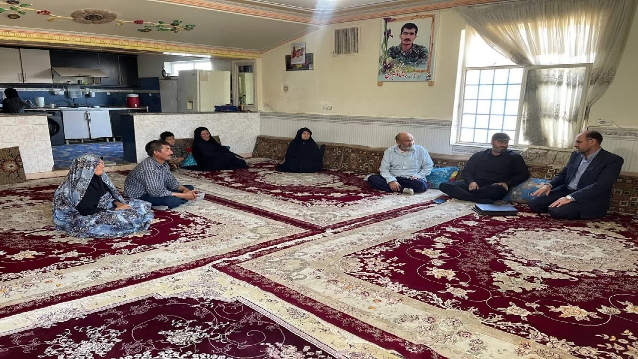 فرماندار بوئین زهرا با خانواده شهدای مدافع حرم دیدار کرد