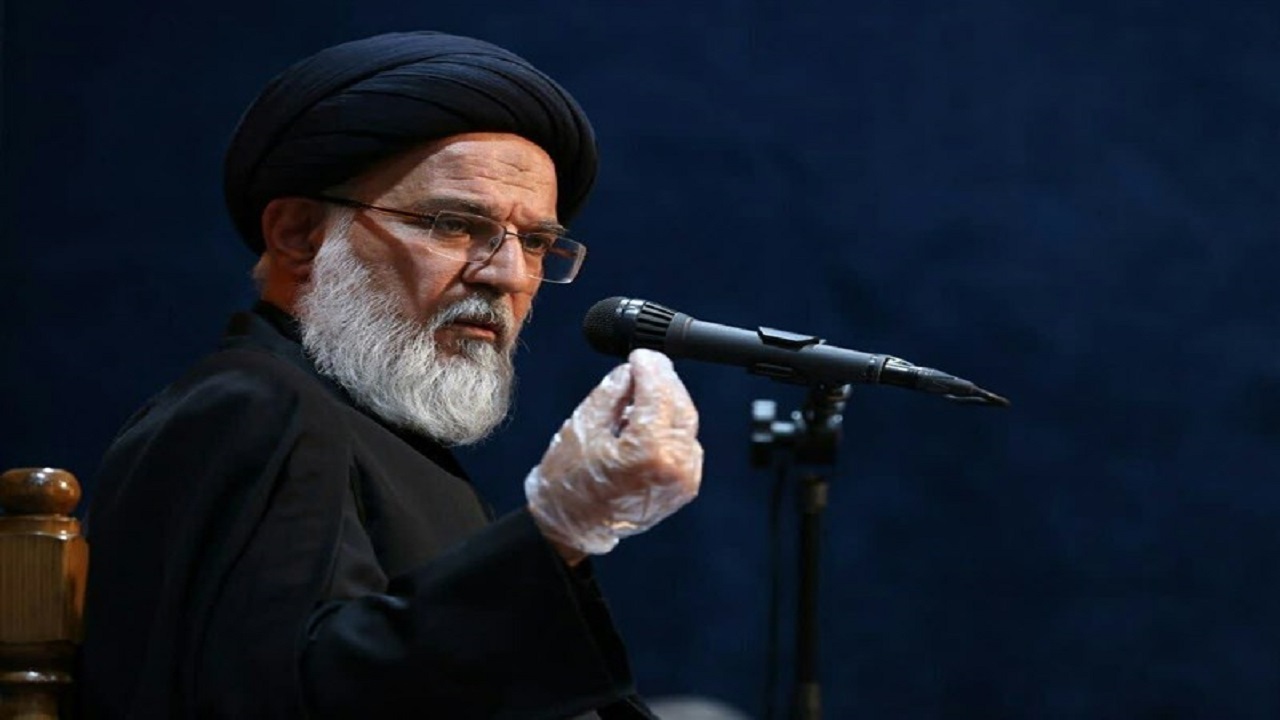 نور قرآن انسان را تطهیر و آماده عبور از صحنه‌های سخت می‌سازد