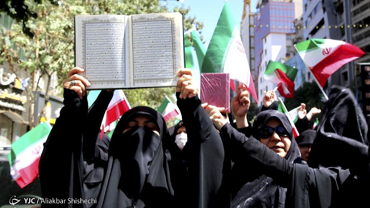 واکنش هنرمندان به اقدام وقیحانه آتش زدن قرآن، نمایشگاه کاریکاتور می‌شود