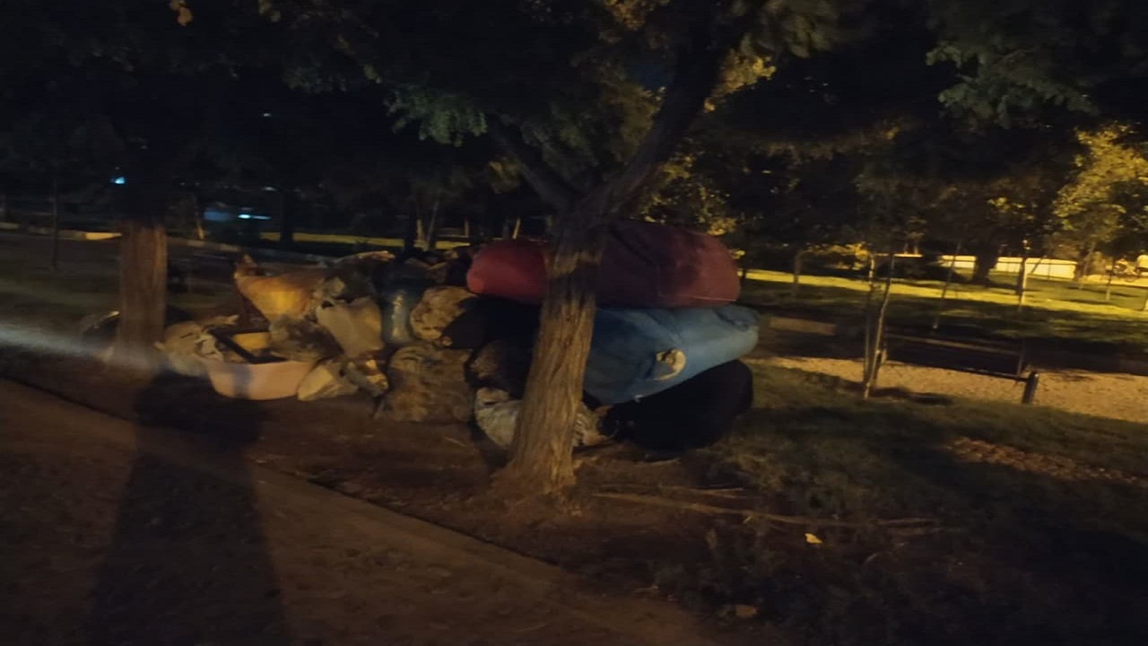 رضا فتحیان، زوج سالمند را اسکان داد