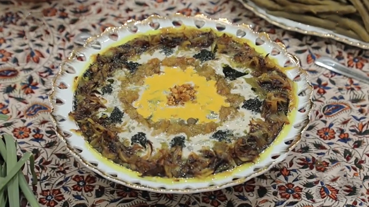 طرز پخت یک آش سنتی با گوشت + فیلم