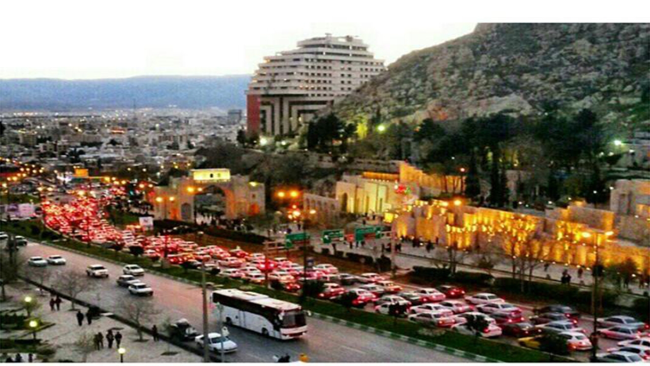 کنترل ترافیک دروازه قرآن شیراز با حضور ۲۰ تیم پلیس + مسیر‌های جایگزین