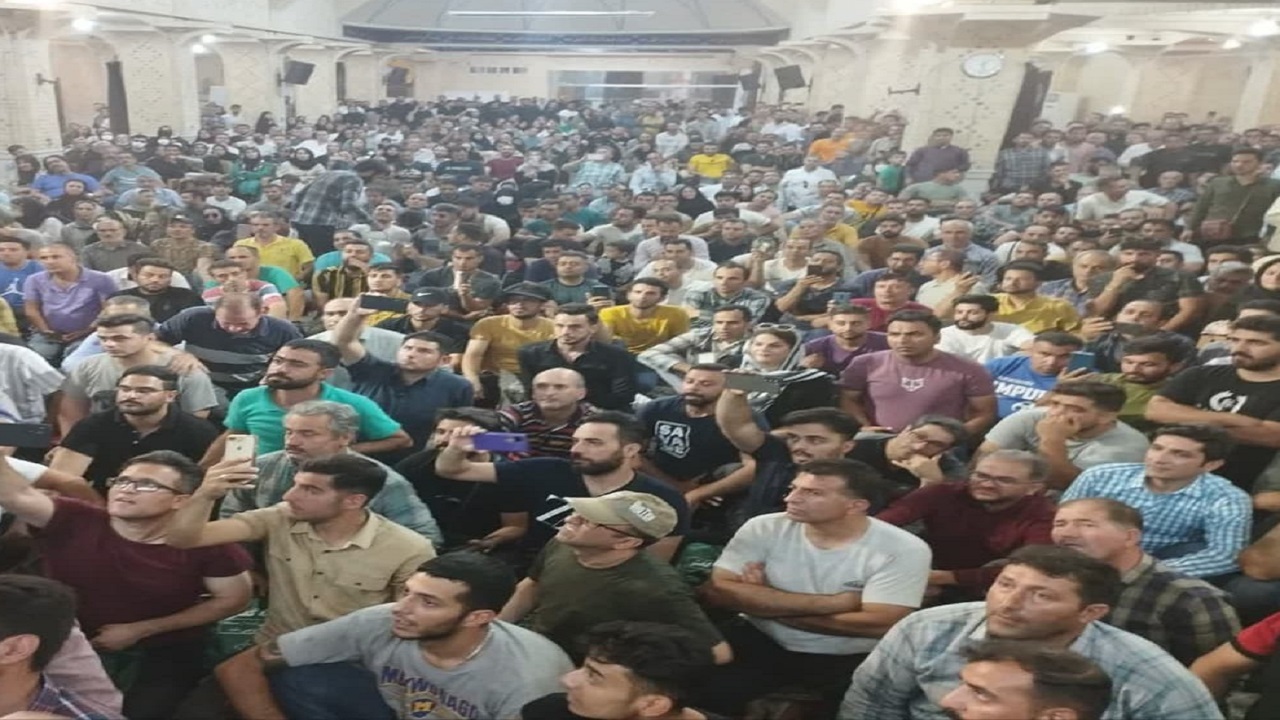 تجمع مالباختگان شرکت‌های پیش فروش خودرو در حاشیه نماز جمعه قزوین