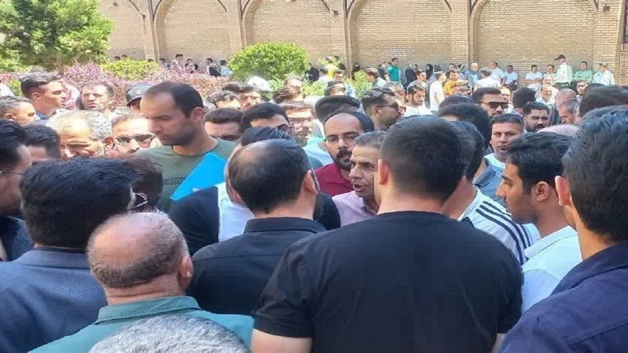 دیدار مالباختگان پیش‌فروش خودرو با امام جمعه قزوین + تصاویر
