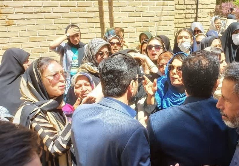 دیدار مالباختگان پیشفروش خودرو با امام جمعه قزوین + فیلم و تصویر دیدار مالباختگان پیشفروش خودرو با امام جمعه قزوین + فیلم و تصویر