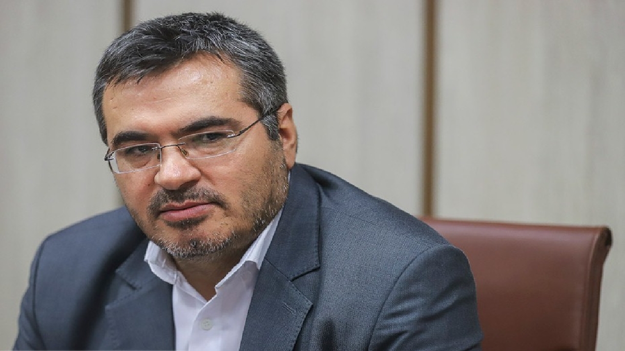 موضوع حکم صادره انفصال از خدمت رئیس سازمان سنجش ناظر به دستور موقت است
