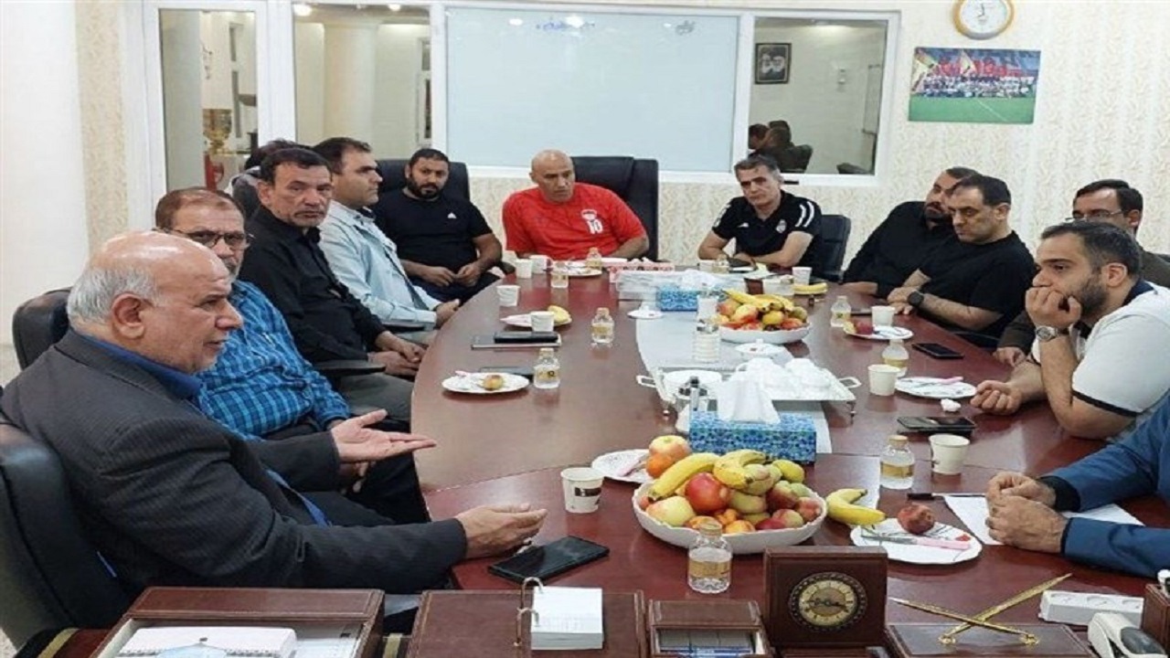 آشتی‌کنان منصوریان و رئیس هیئت فوتبال خوزستان