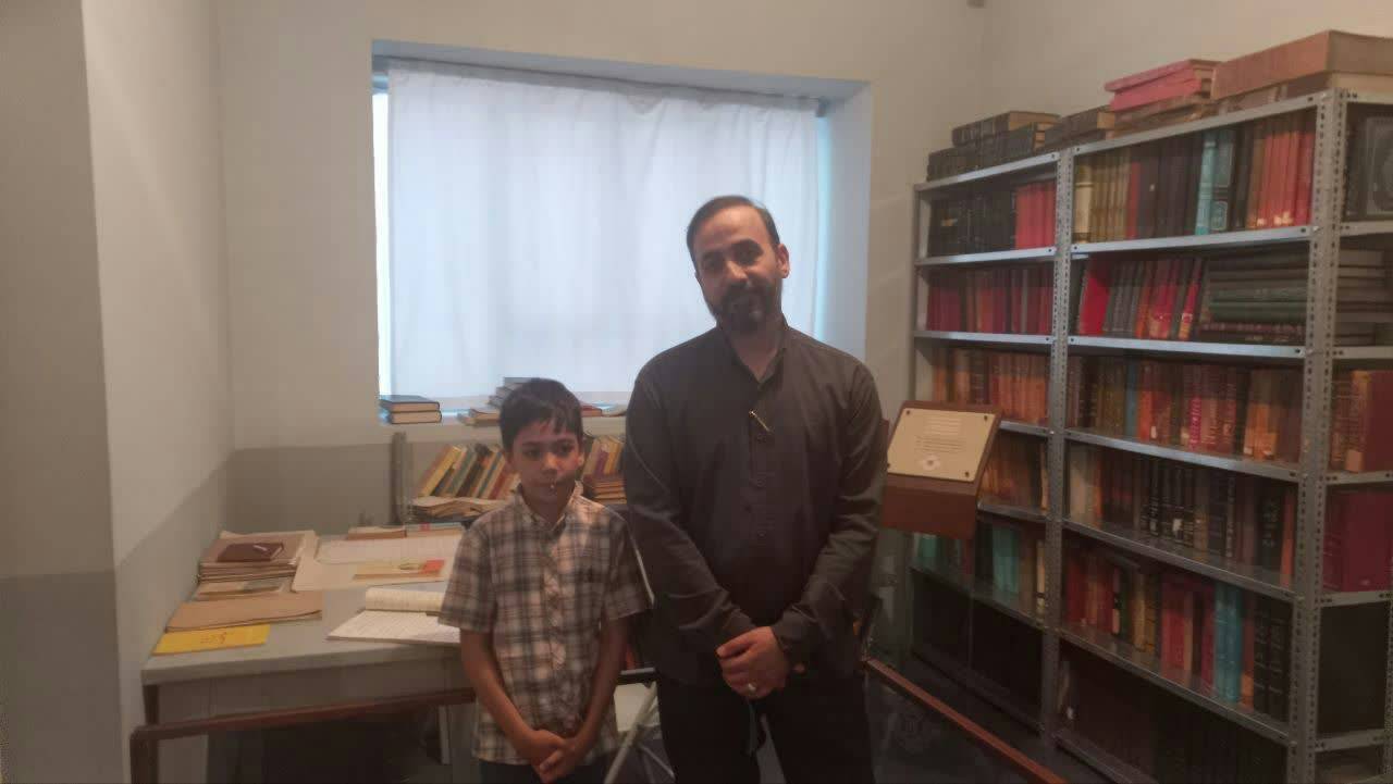 بازدید فعالان قرآنی از منزل قدیمی مقام معظم رهبری در مشهد مقدس بازدید فعالان قرآنی از منزل قدیمی مقام معظم رهبری در مشهد مقدس