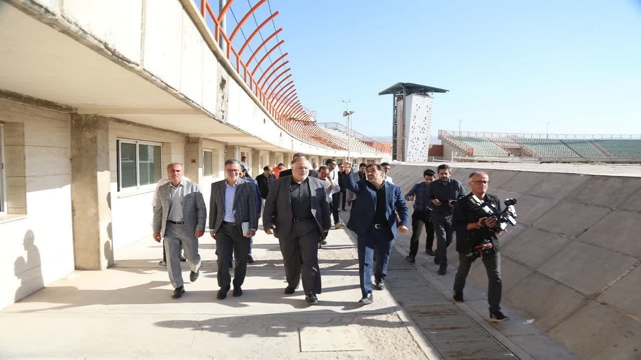 بازدید استاندار قزوین از ورزشگاه سردار آزادگان برای میزبانی لیگ برتر
