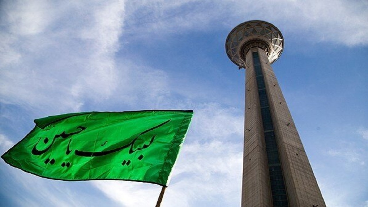اهتزاز پرچم گنبد «ائمه اطهار» در برج میلاد