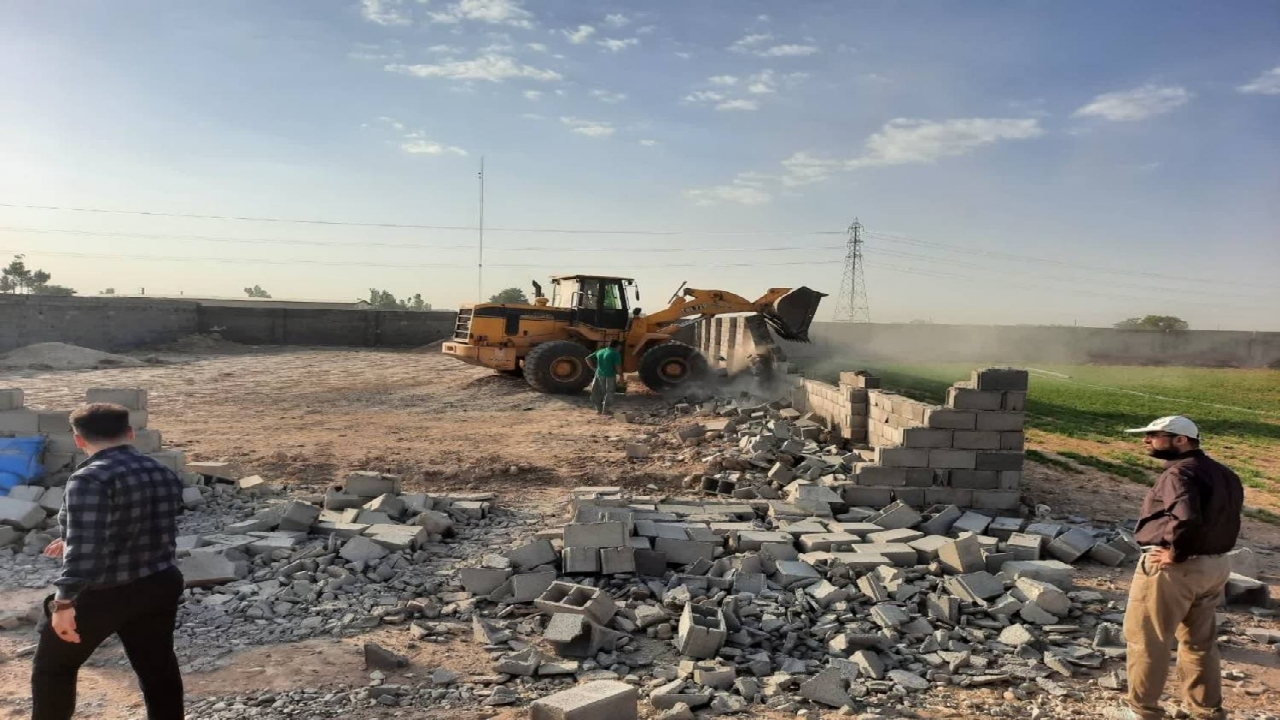 قلع و قمع ۴۰ هزار متر مربع از اراضی کشاوری روستای داوود آباد قرچک