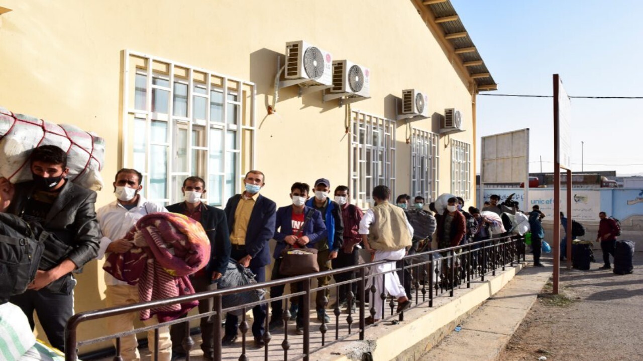 بازگشت بیش از ۹۰۰ تبعه افغانستانی از ایران