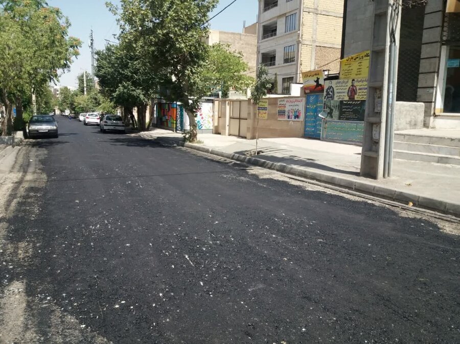 عملیات تراش و روکش مکانیزه آسفالت معابر فرعی محله بنیاد و بلوار ظفر اجرایی شد