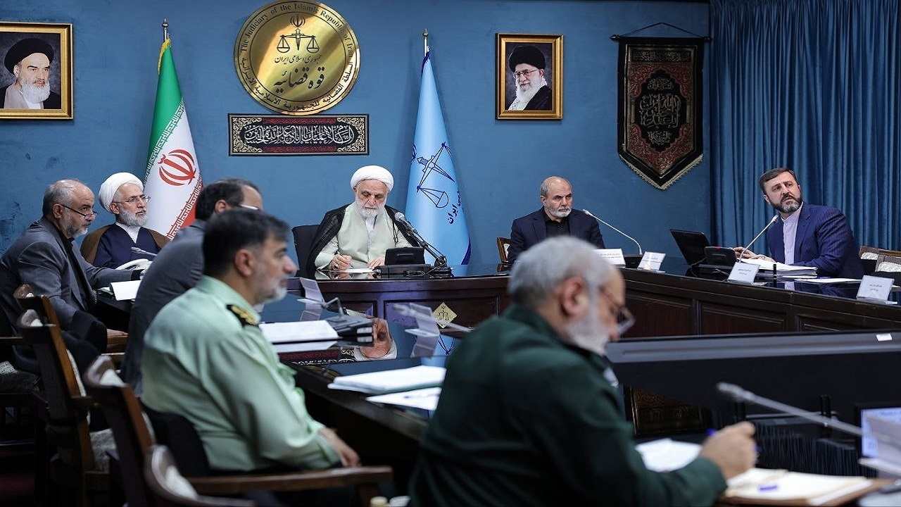 غربی‌ها جوامع مستقل و باهویت را متهم به نقض حقوق بشر می‌کنند