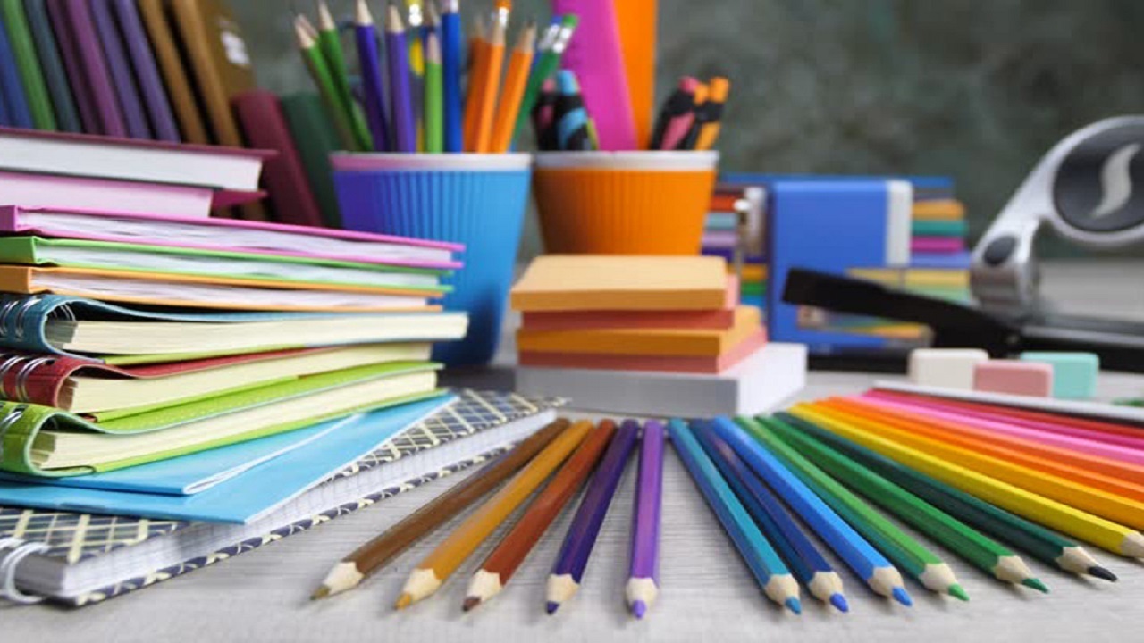 اهدای ۴ هزار بسته نوشت افزار به دانش آموزان دزپارت

 