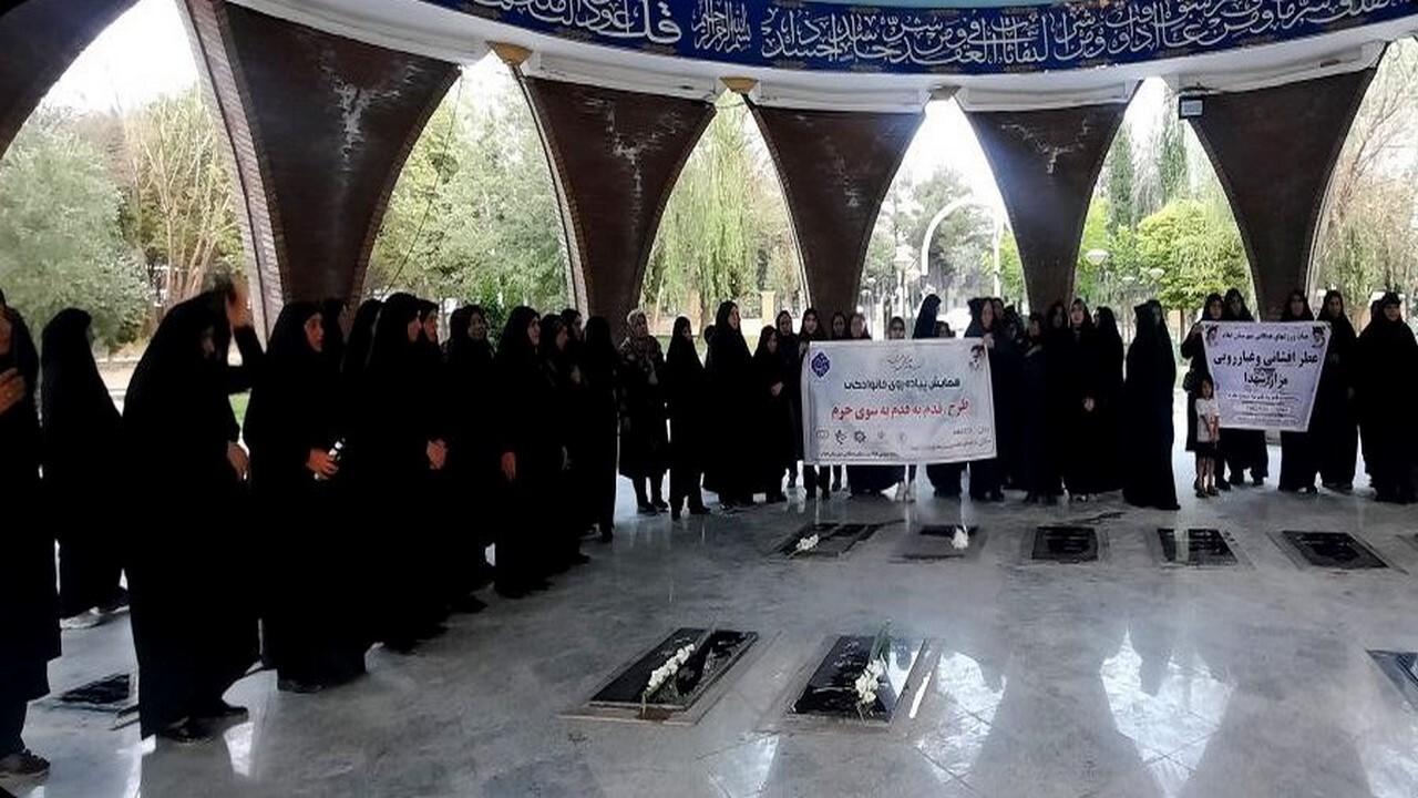 برگزاری همایش پیاده روی و تجدید میثاق با شهداء