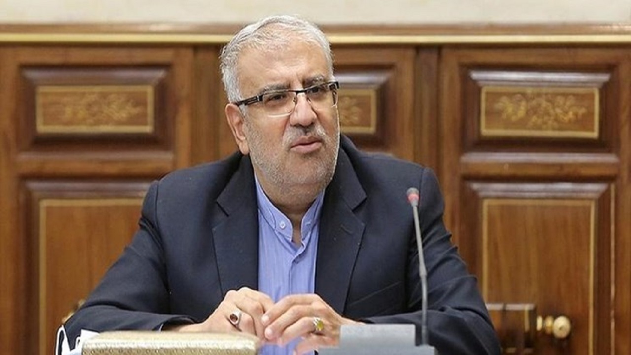 وزیر نفت: تعداد کارت‌های سوخت را در جایگاه‌ها کم کردیم