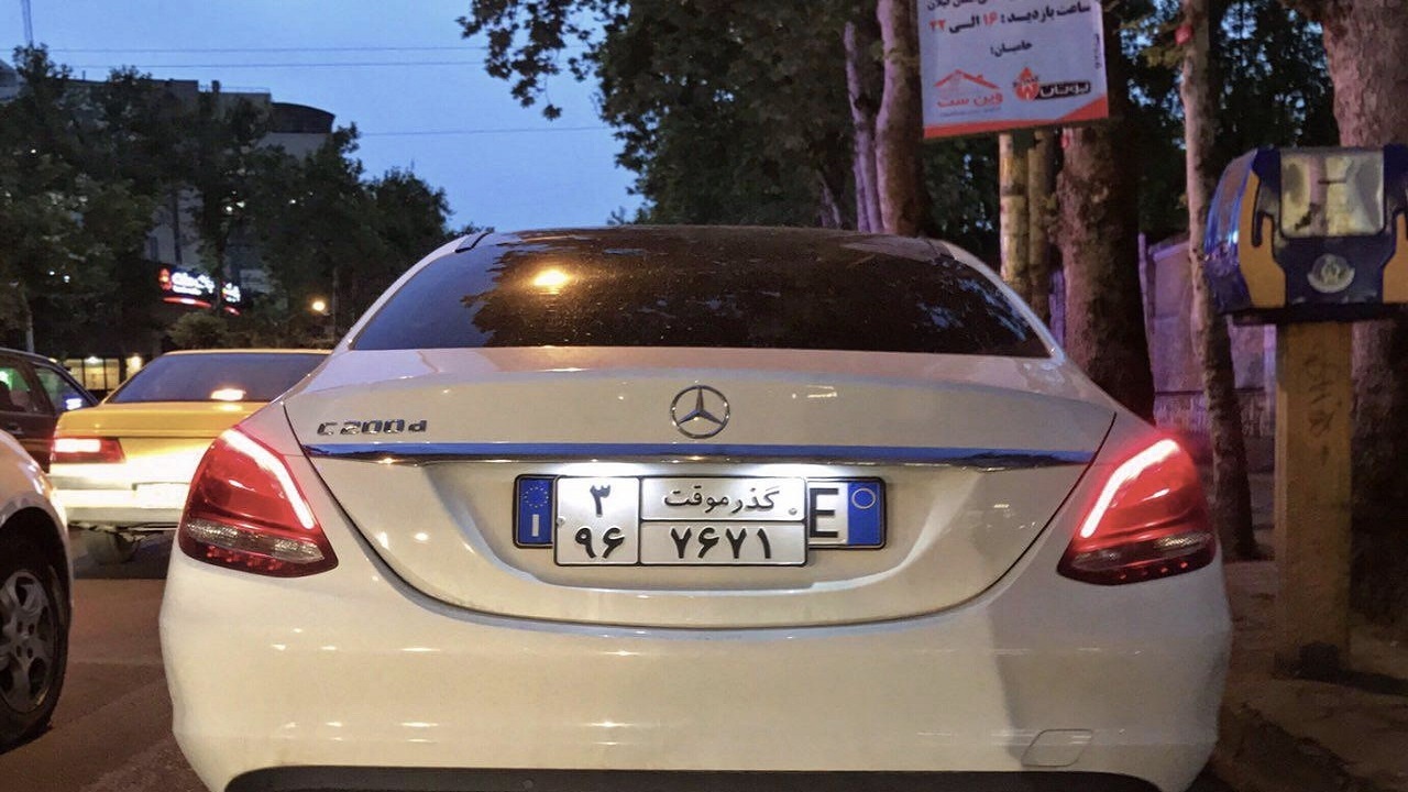 خودرو‌های لوکس پلاک موقت در اردبیل تعیین تکلیف شدند