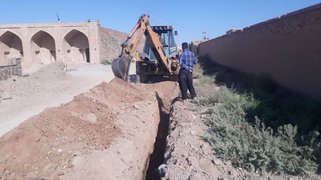 عملیات آب‌رسانی به کاروانسرای شاه‌عباسی ایوانکی آغاز شد