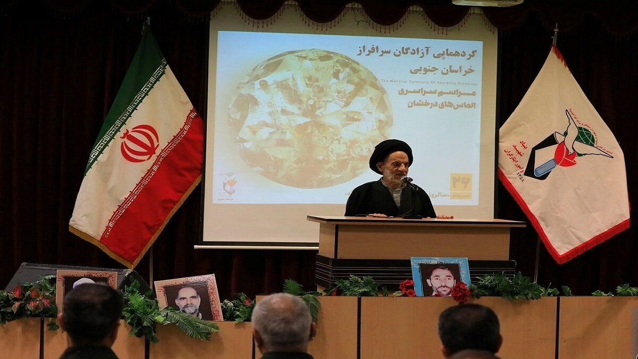 آزادگان مایه افتخار انقلاب هستند