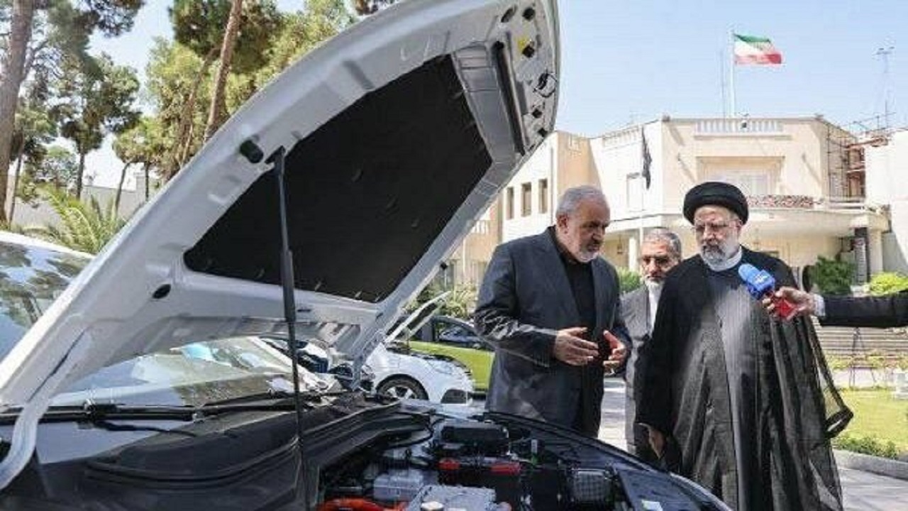 رانندگی رئیسی با خودروی جدید برقی + فیلم
