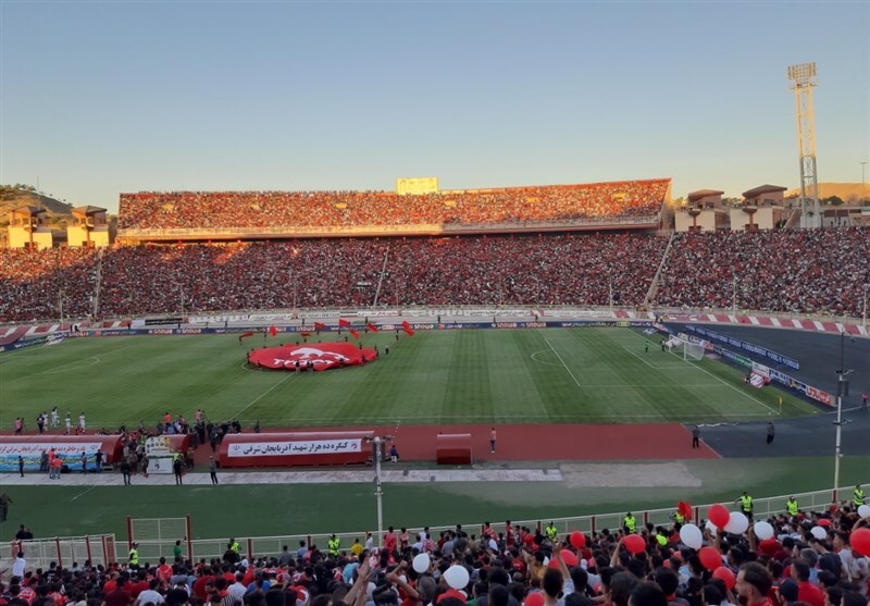 سکوهای ورزشگاه یادگار امام تبریز در بازی تراکتور و پرسپولیس