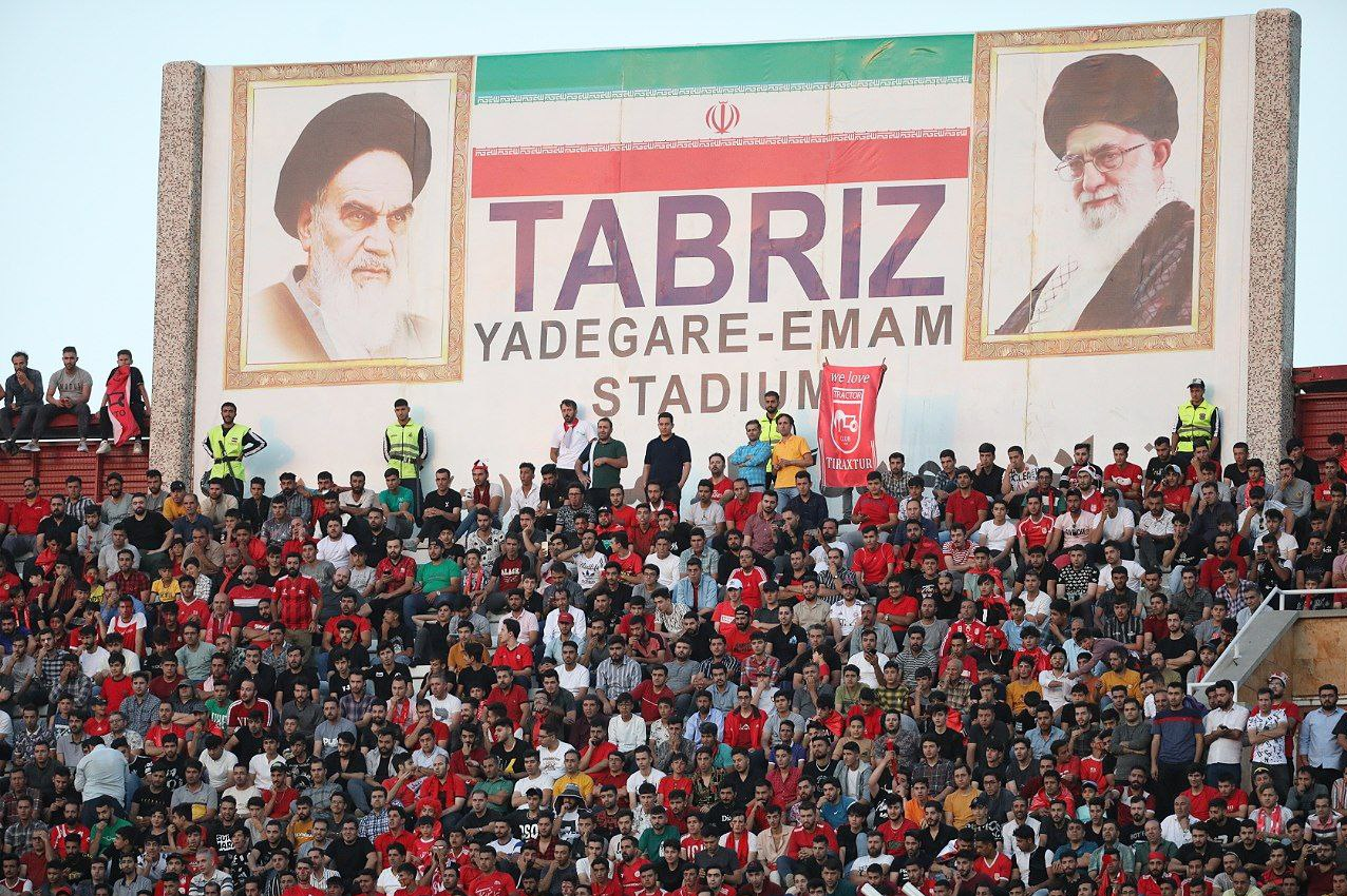 سکوهای ورزشگاه یادگار امام تبریز در بازی تراکتور و پرسپولیس