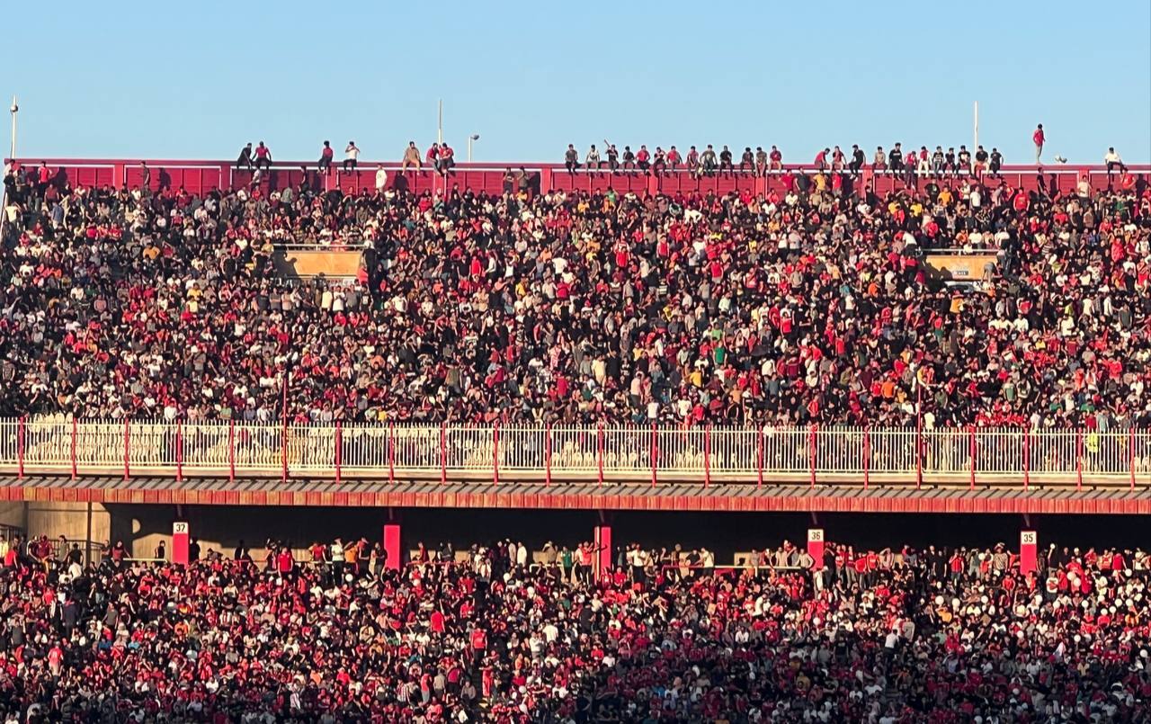 سکوهای ورزشگاه یادگار امام تبریز در بازی تراکتور و پرسپولیس