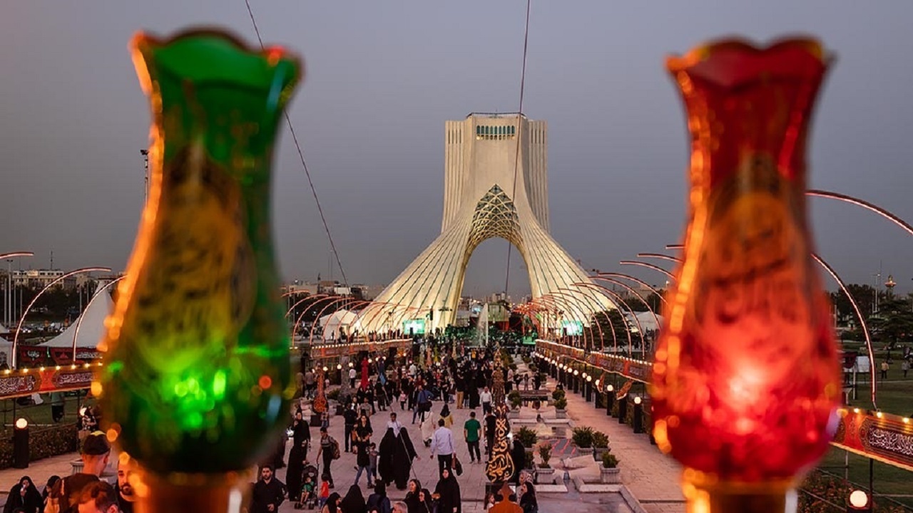 نخستین سوگواره آیینی محرم شهر در میدان آزادی شهر تهران + تصاویر