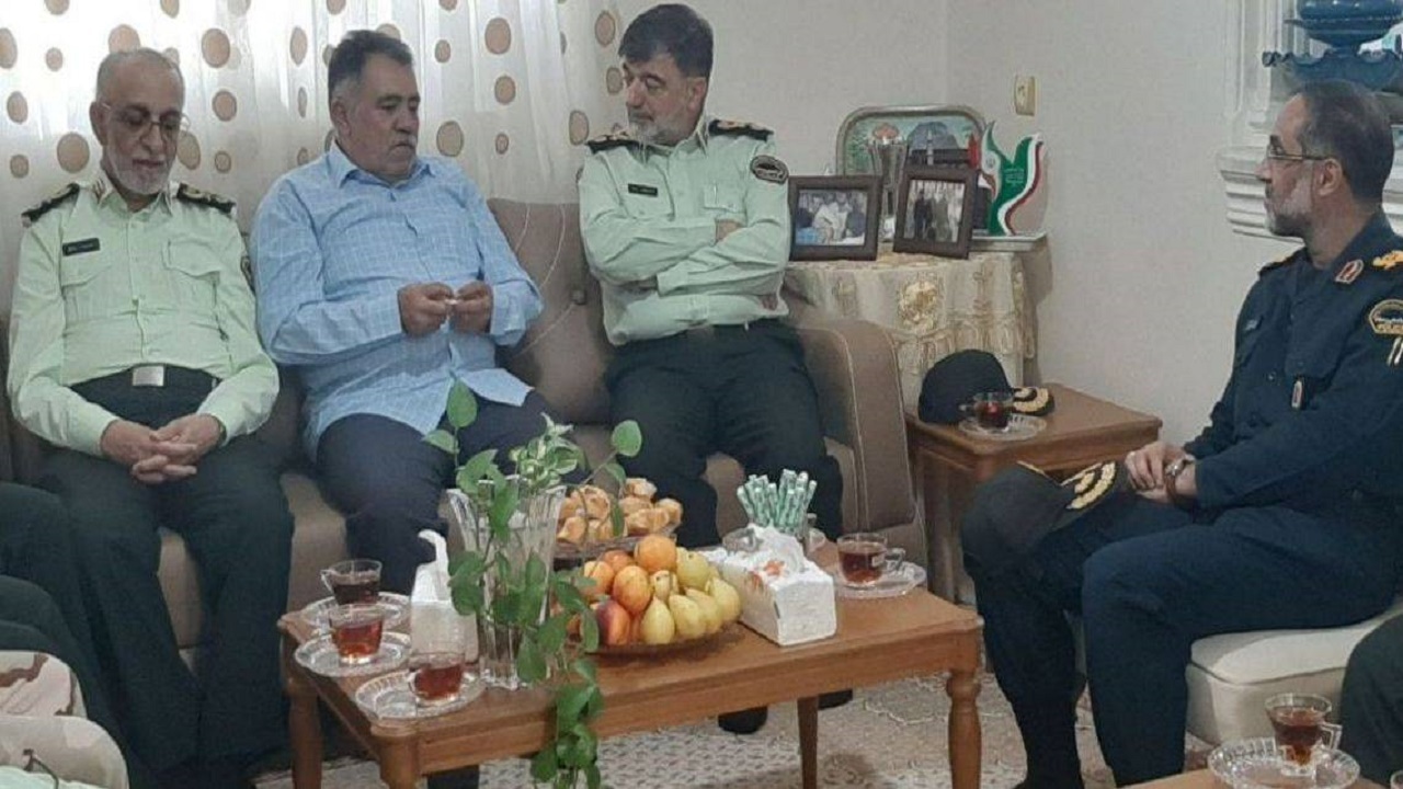 شهداء با نثار خون خود رسالت بزرگی بر دوش آحاد جامعه گذاشتند