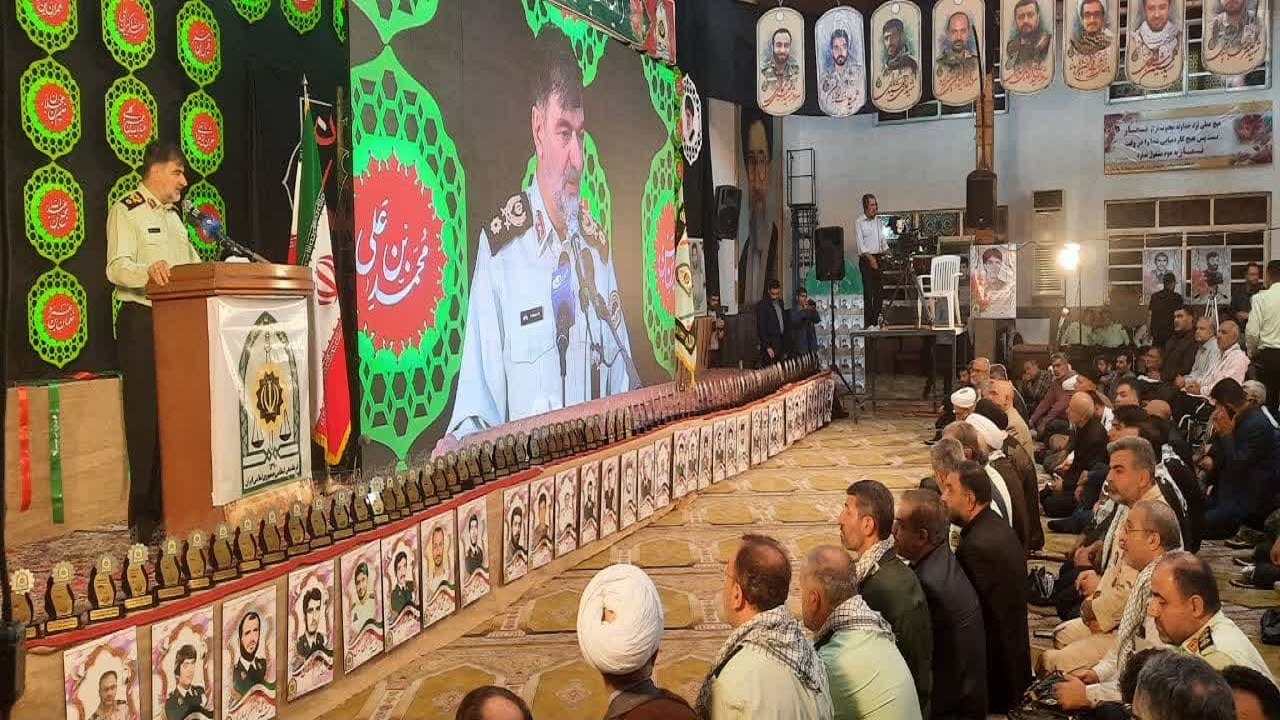 دشمن می‌خواهد دو بال عفت و غیرت را از جامعه بگیرد 