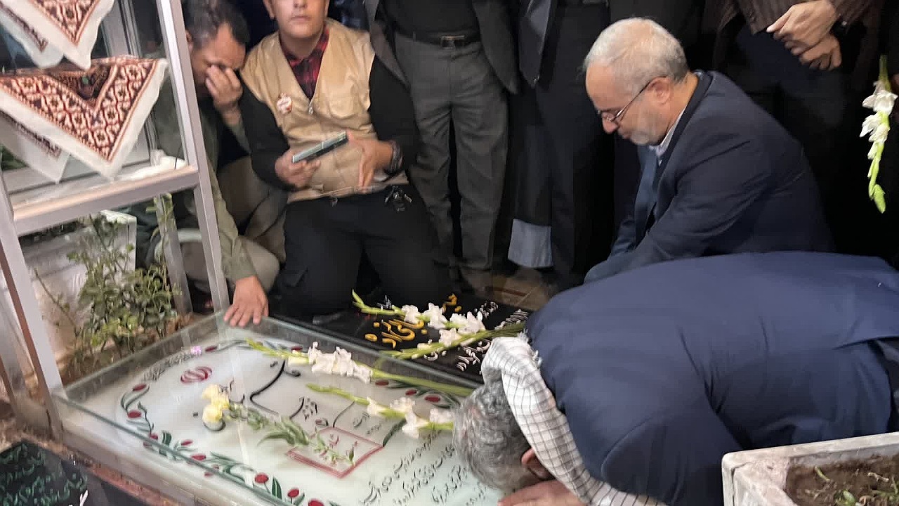 وزیر بهداشت مزار سردار شهید سلیمانی را زیارت کرد