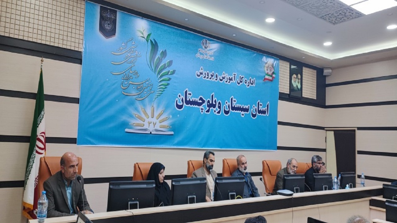 مدیران و معلمان دستگاه تعلیم و تربیت، رسالت و مسئولیت سنگینی بر عهده دارند