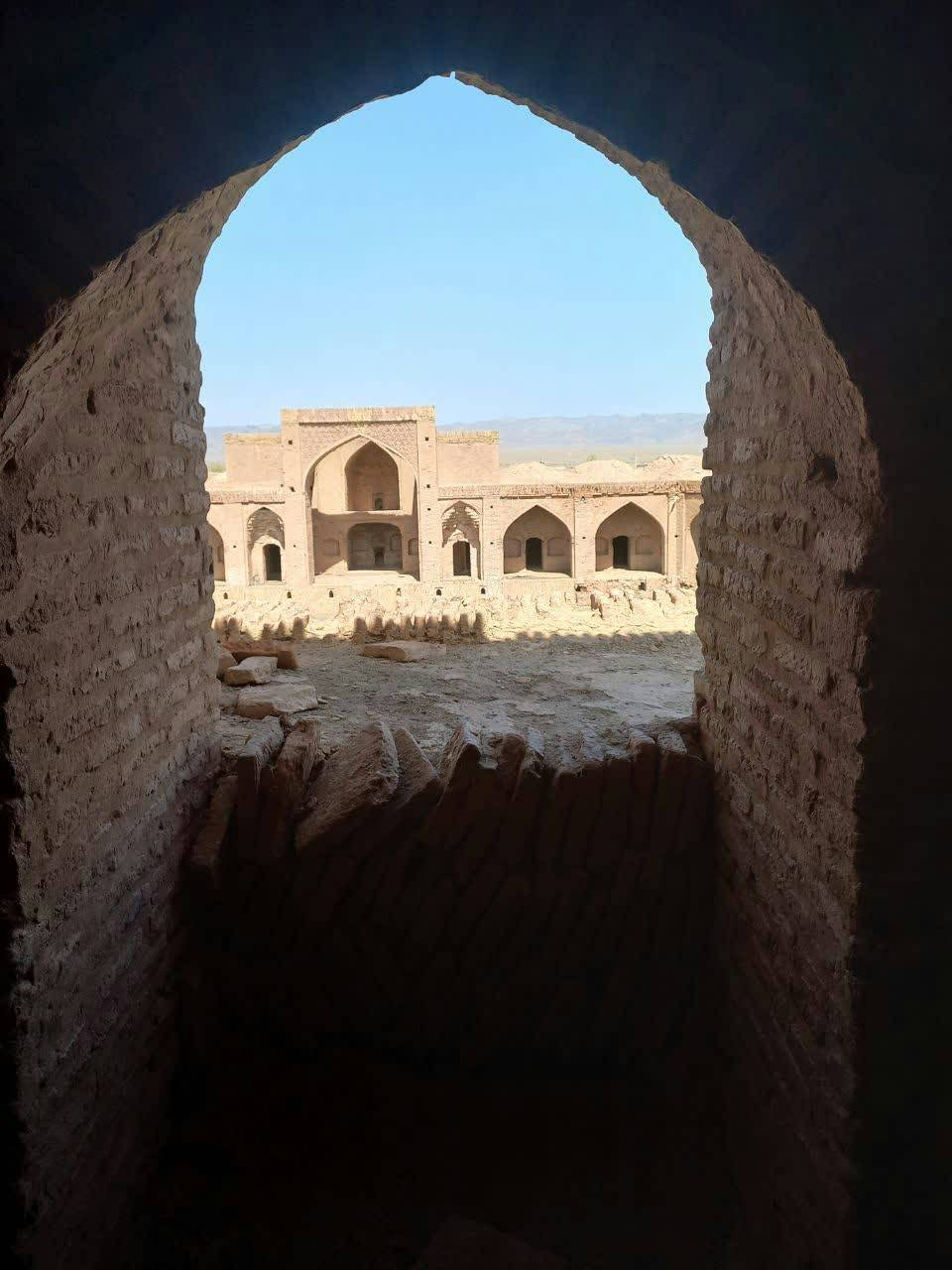 نمایی از کاروانسرای تاریخی در قاب تصاویر
