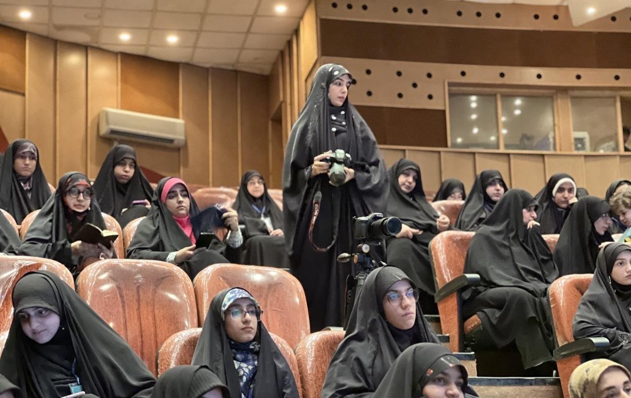 کارگاه مهارت آموزی فن بیان و سخنوری دختران دانش آموز در شرق گیلان