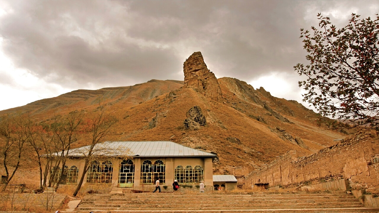 روستایی در تهران شبیه به جعبه مدادرنگی