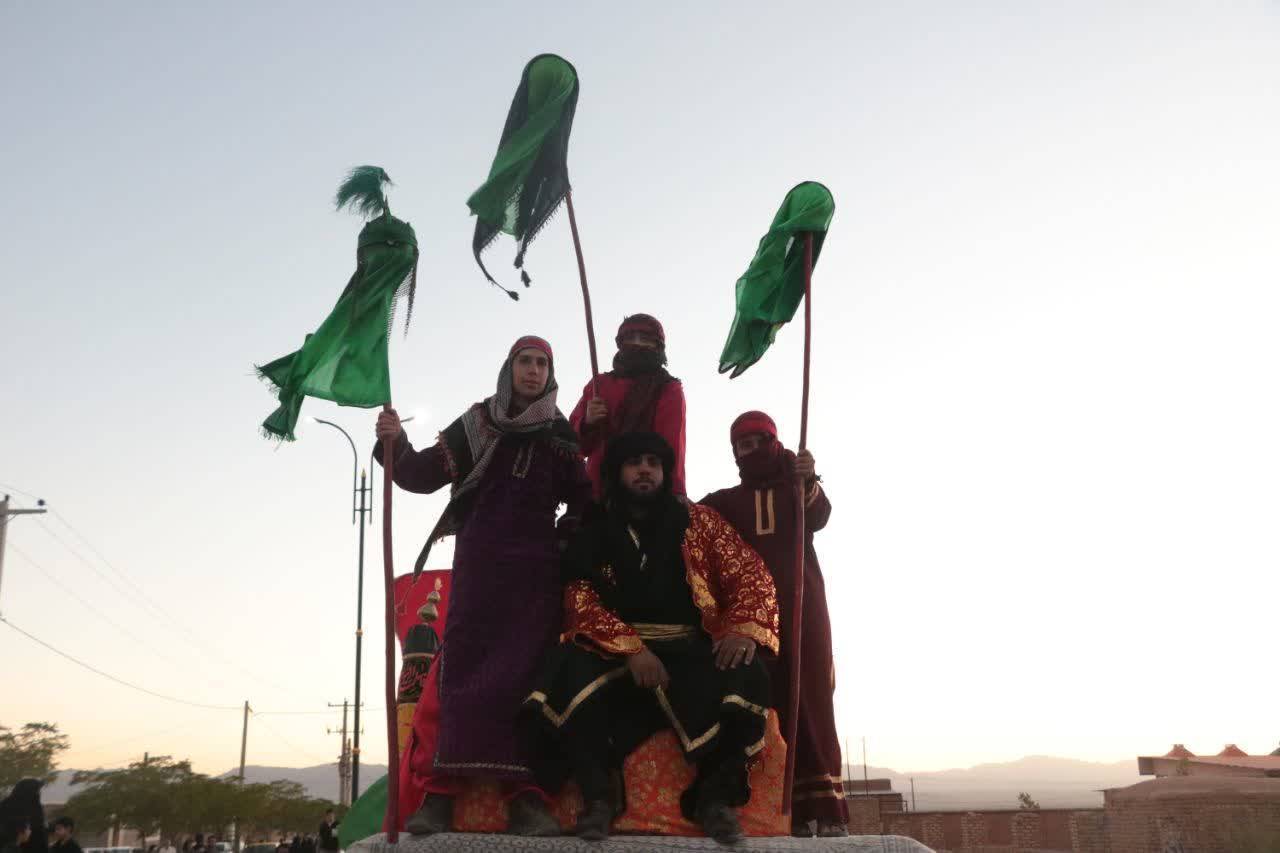 کاروان نمادین اسرای کربلا در روستای تعزیه کرمان