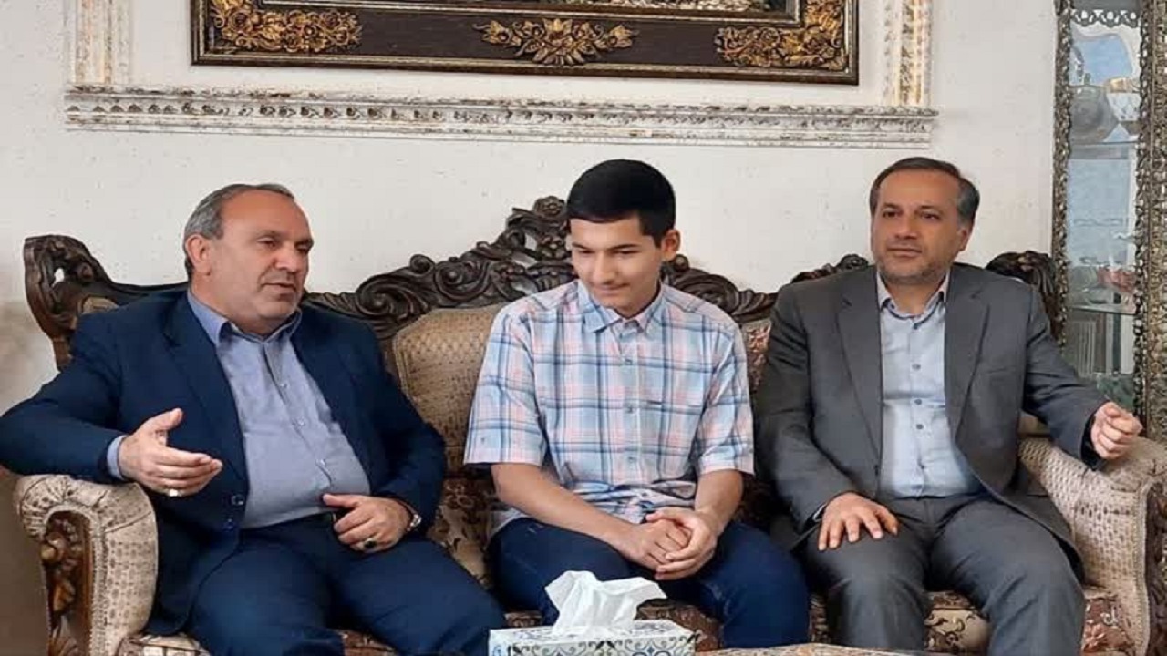 تقدیر از دانش آموز تالشی افتخار آفرین کنکور