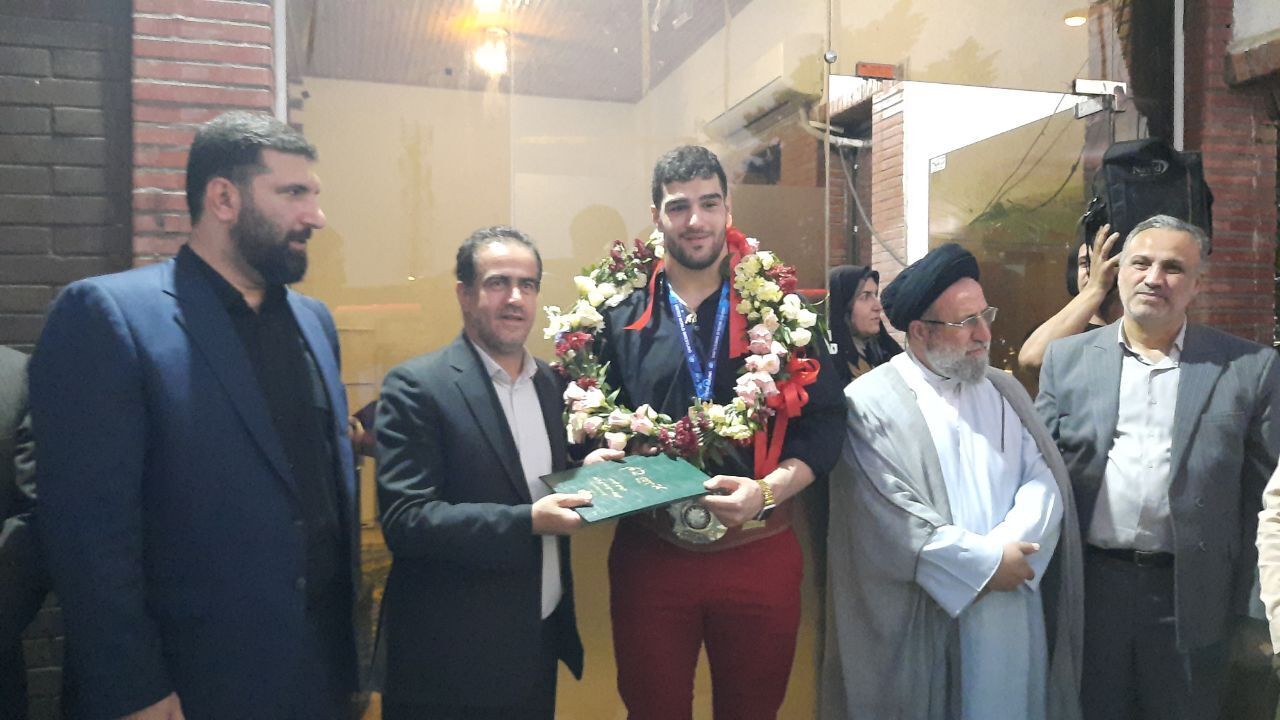 استقبال از قهرمان طلایی کشتی آزاد جهان در ماسال