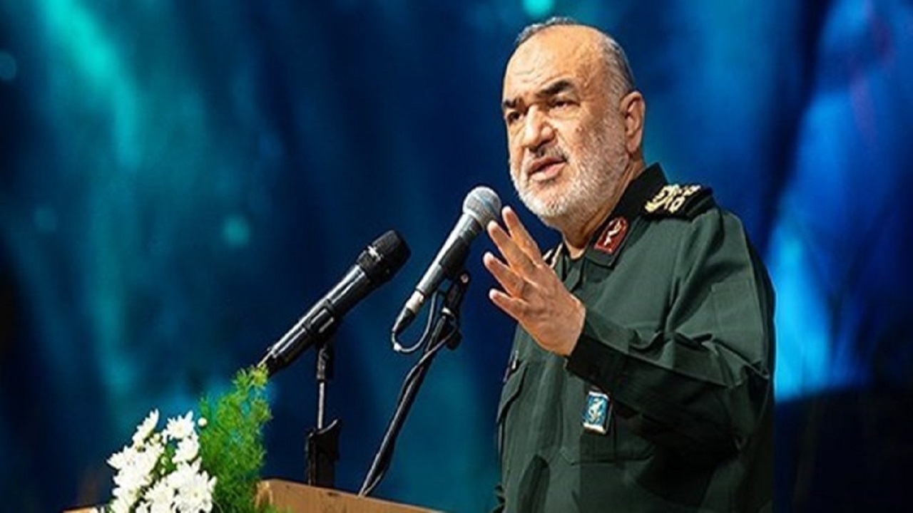 امروز شهدا همانند ستارگان درخشان بر جهان اسلام و ایران اسلامی می‌درخشند