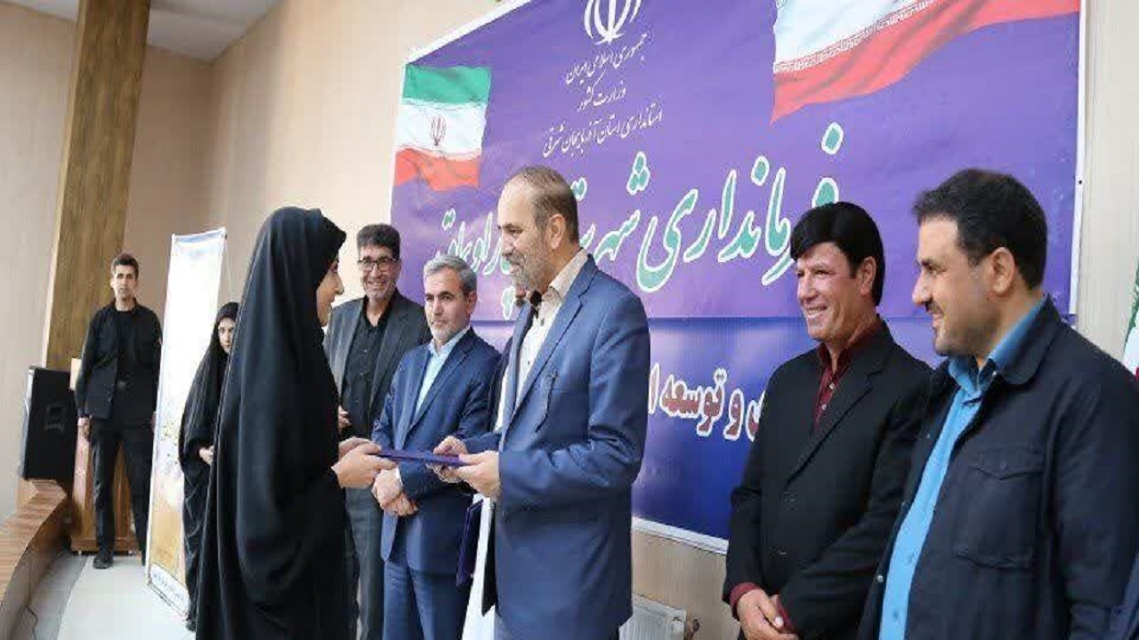 قدردانی استاندار آذربایجان شرقی از ۲ خواهر رتبه برتر کنکور در چاراویماق