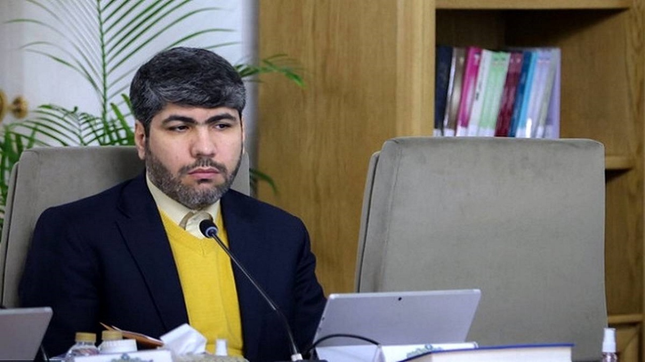 کارکنان دستگاه‌های برگزیده در خدمت‌رسانی به مردم تشویق می‌شوند