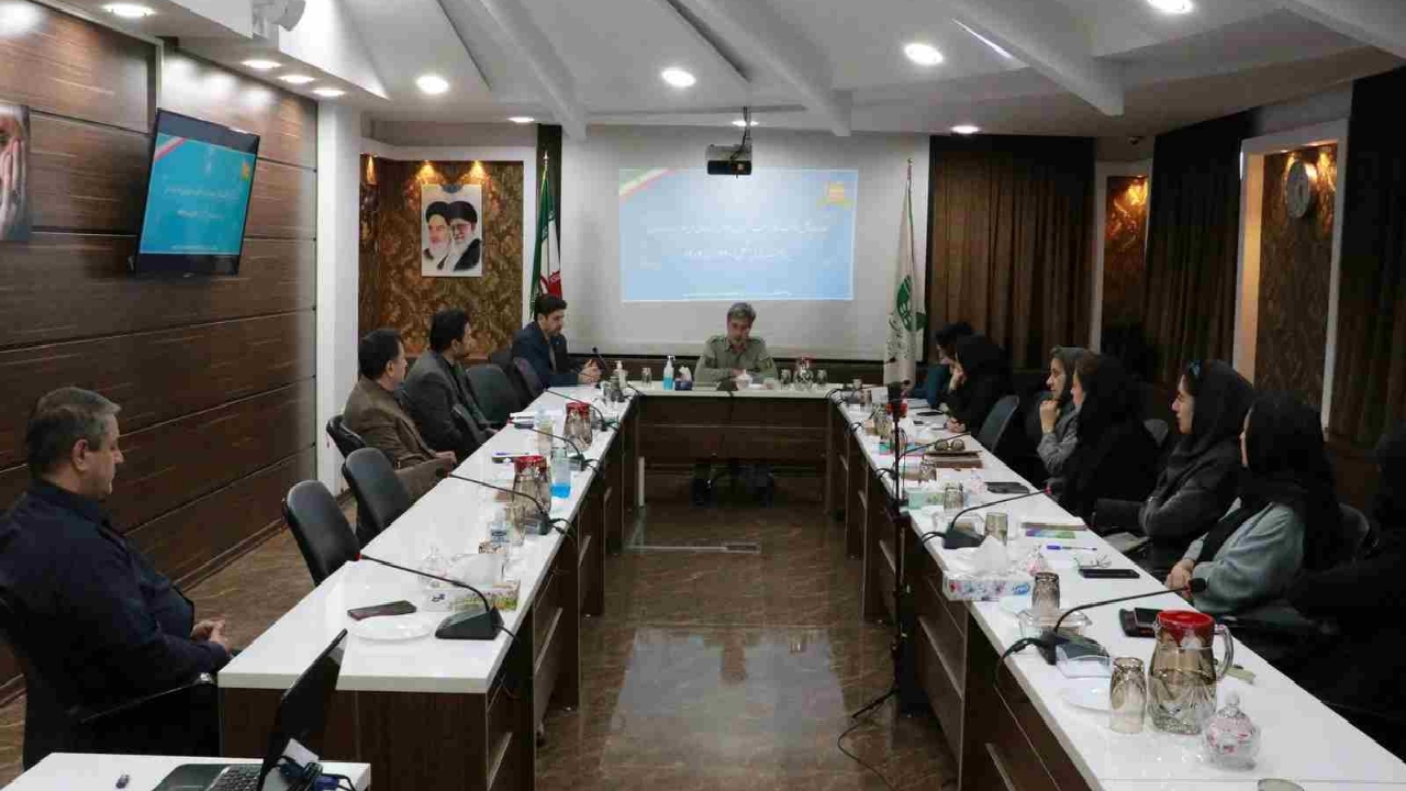 نشست مدیر کل حفاظت محیط زیست خراسان رضوی با سمن‌های محیط زیستی استان